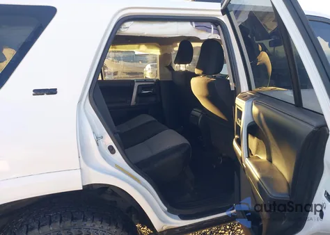 2019 Toyota 4Runner Sr5 z USA, uszkodzony, nr VIN JTEBU5JR4K5673415